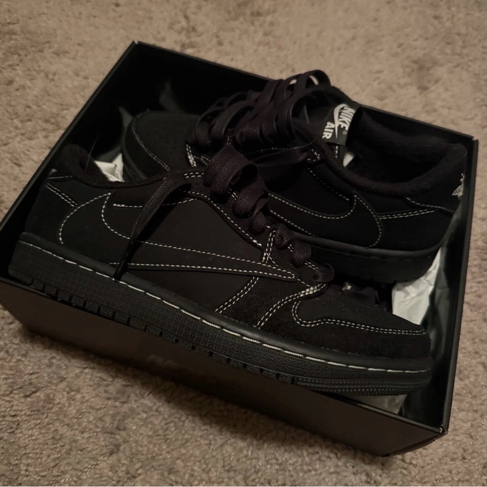 Jordan Men's Black Sneakers